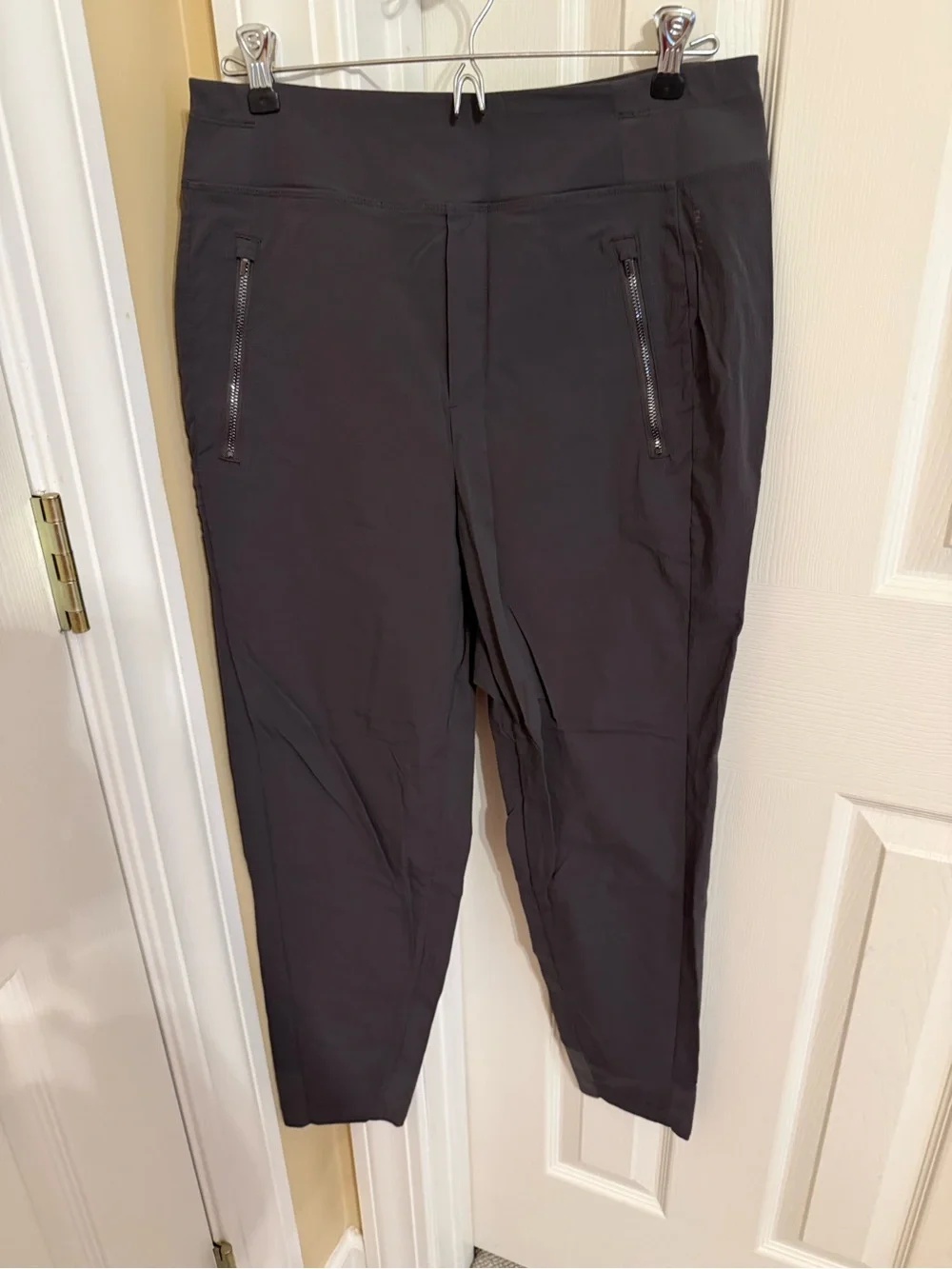 Athleta Trekkie North Jogger Women Size 6 Grey Ripstop EUC
